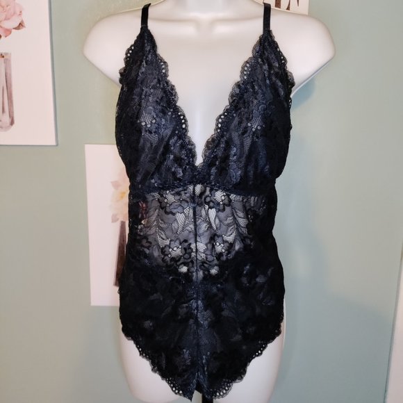 One Piece Lingerie Deep V Teddy Lace Bodysuit - Picture 3 of 7